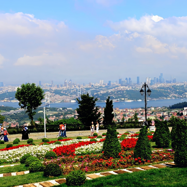 Istanbul: Europe & Asia Continents,Topkapi Palace & Harem with Live Guide – Recently Added Experiences Istanbul: Europe & Asia Continents