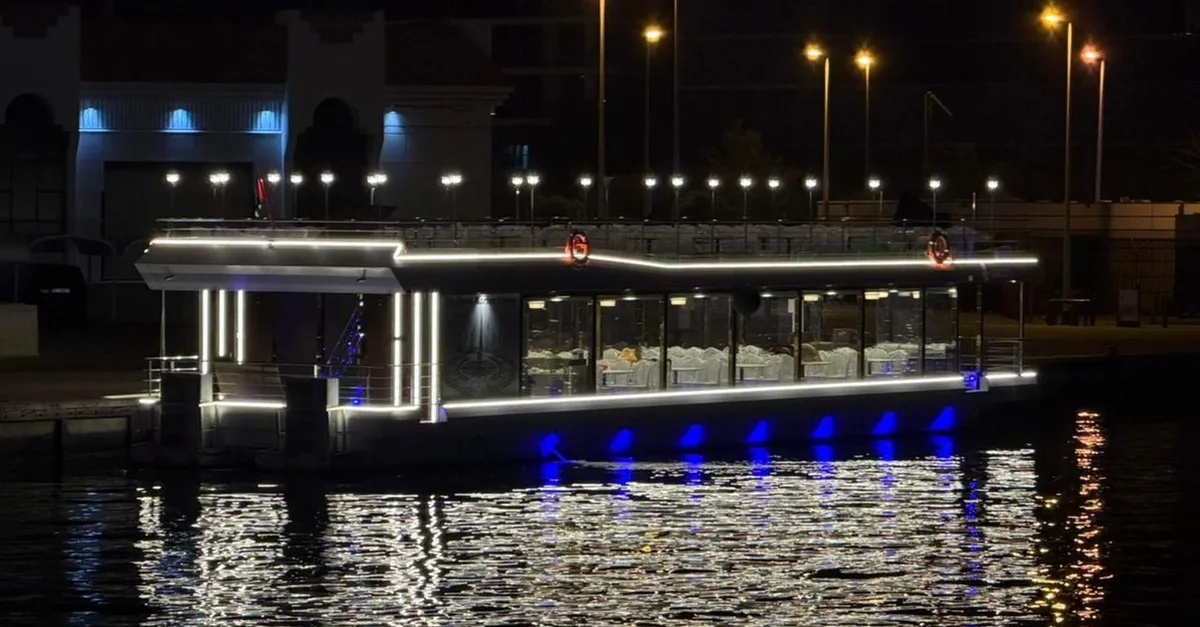 2-hr Vip Marina Dhow Cruise With Dinner For 1, 2, 4 Adult, Or 1 Child in Dubai | Dubai Travel Tours 2