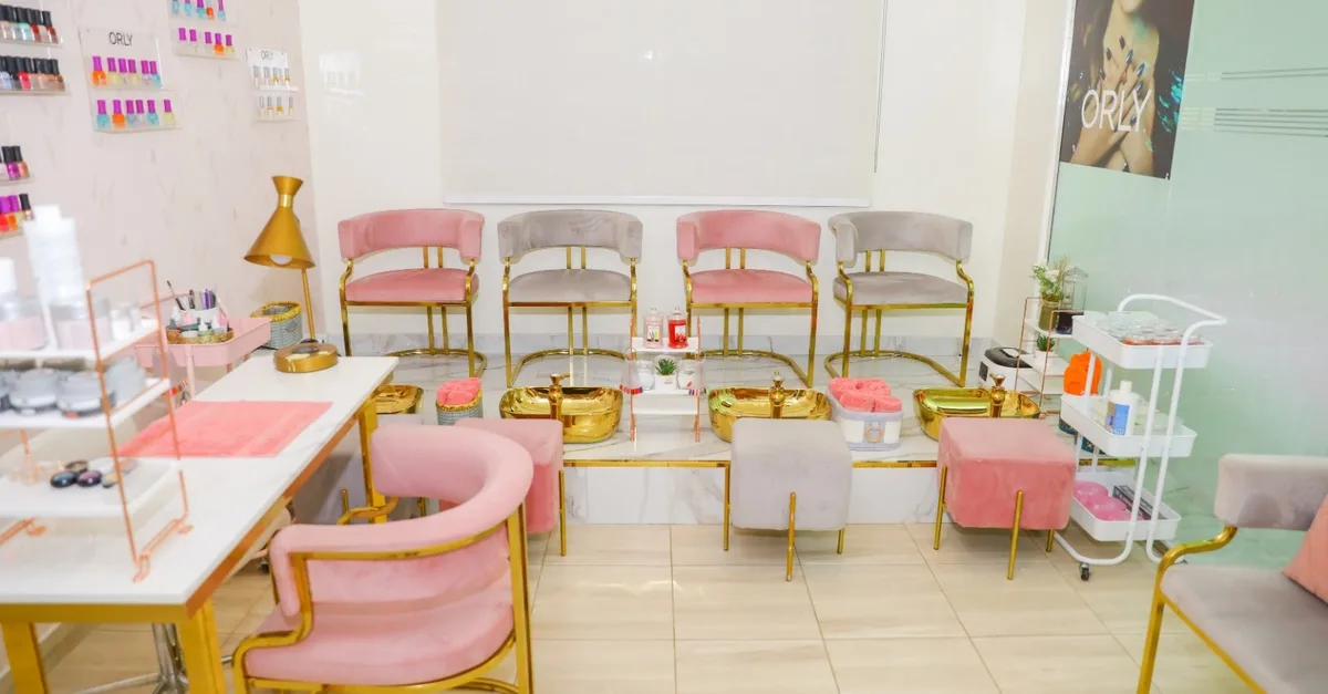Get Facial Services With Scrub, Mask And Serum For Glowing Skin in Abu Dhabi | Dubai Travel Tours Mask And Serum For Glowing Skin at Houda Beauty Center_UAE