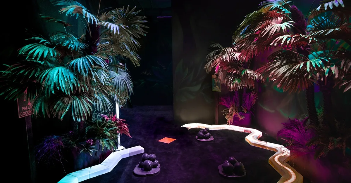 Glow Golf Experience At Mystic Golf By Tr88house @bluewaters Island in Dubai | Dubai Travel Tours Dubai