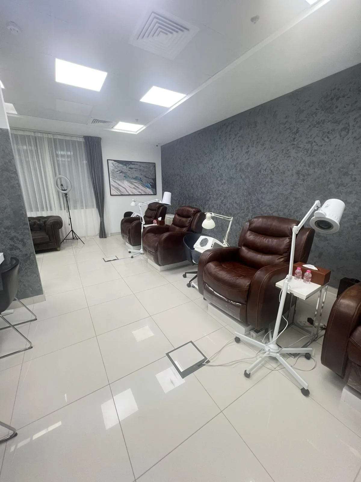 Hair Wash & Blow Dry With Optional Haircut & Roots Color in Dubai | Dubai Travel Tours Hair Wash & Blow Dry With Optional Haircut & Roots Color in Dubai | Dubai Travel Tours - Image 4