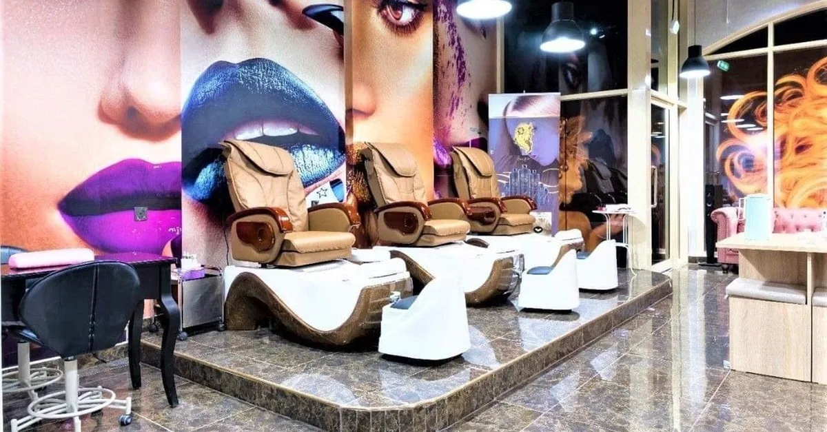 Get A Fresh Look With A Hair Wash, Trim & Blowdry For Medium Length in Dubai | Dubai Travel Tours United Arab Emirates