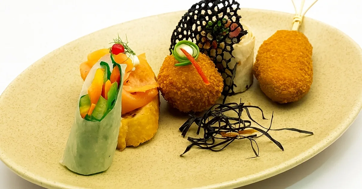 Italian Canapés With 2 Bottles Of Grape Bubbly For Two, Four, Or Six in Abu Dhabi | Dubai Travel Tours Abu Dhabi