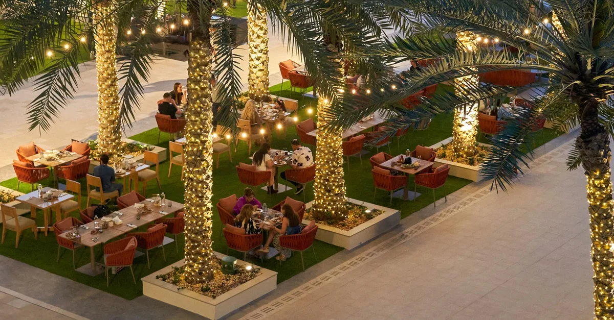 Weekend International Night Buffet For 1 Child Or 1, 2, 3 Or 4 Adult in Dubai | Dubai Travel Tours Weekend International Night Buffet For 1 Child Or 1